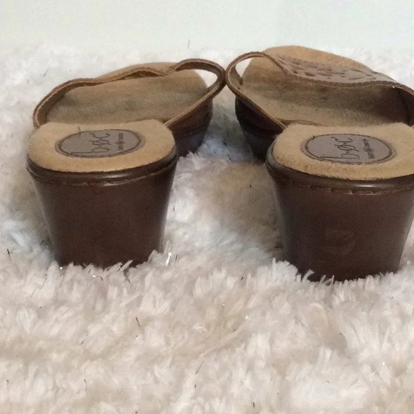 Born boc Brown Sandals - Picture 5 of 10